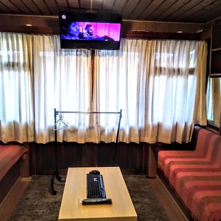 Two Rooms Rustic House - Self Check-In 부쿠레슈티 외부 사진