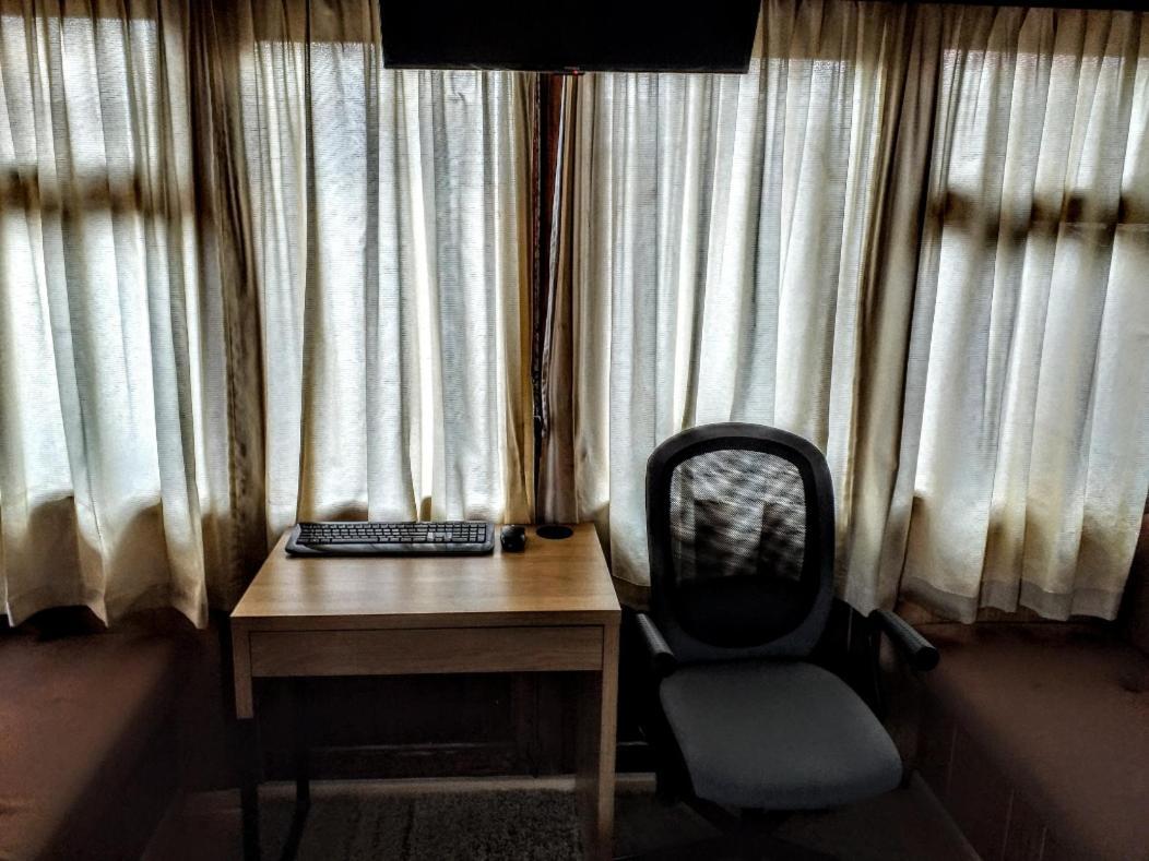 Two Rooms Rustic House - Self Check-In 부쿠레슈티 외부 사진