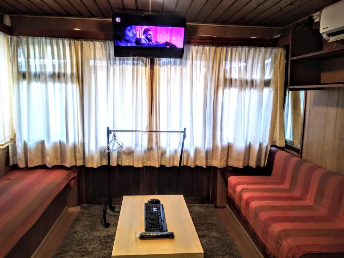 Two Rooms Rustic House - Self Check-In 부쿠레슈티 외부 사진