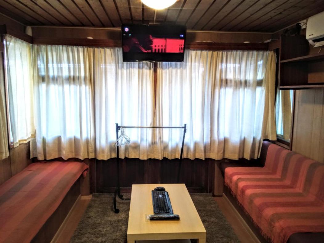 Two Rooms Rustic House - Self Check-In 부쿠레슈티 외부 사진