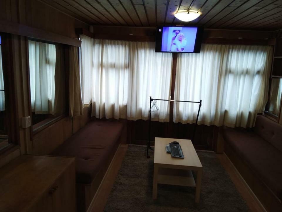 Two Rooms Rustic House - Self Check-In 부쿠레슈티 외부 사진