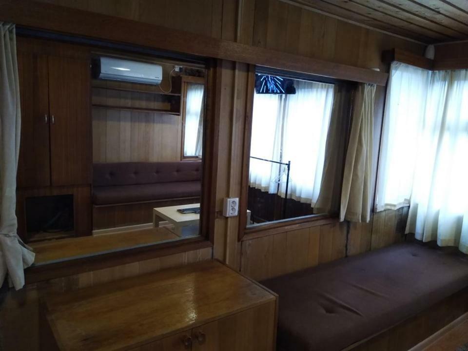 Two Rooms Rustic House - Self Check-In 부쿠레슈티 외부 사진