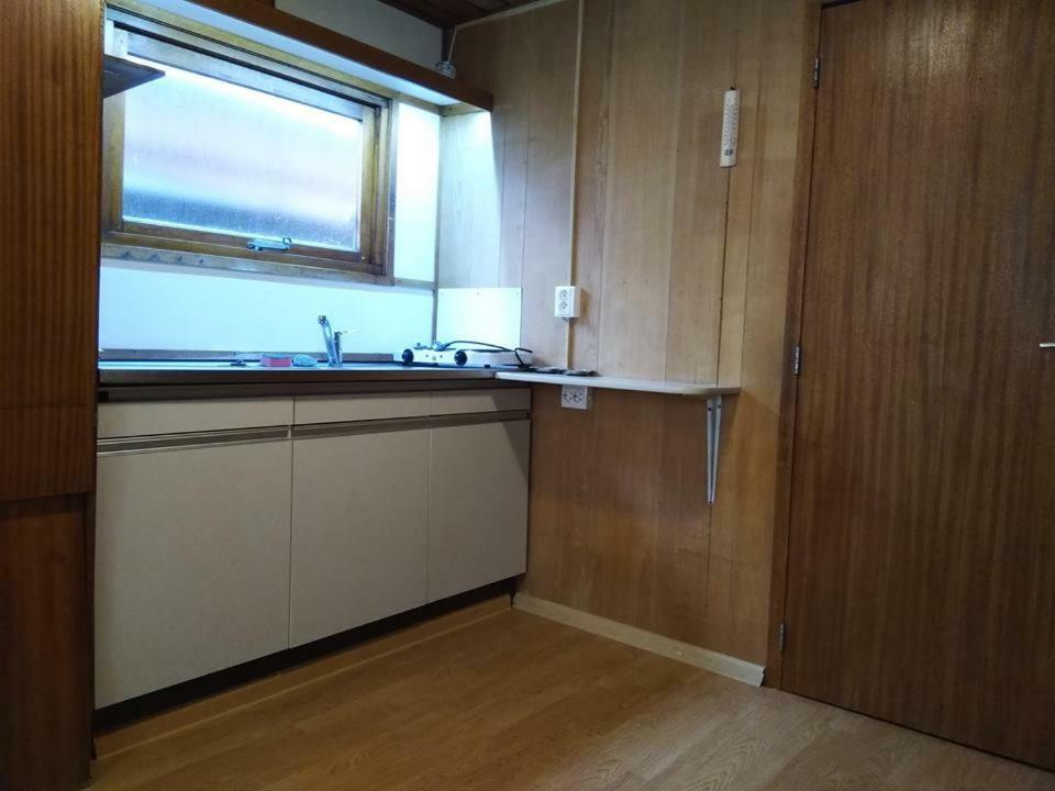 Two Rooms Rustic House - Self Check-In 부쿠레슈티 외부 사진