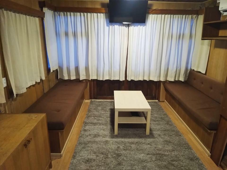 Two Rooms Rustic House - Self Check-In 부쿠레슈티 외부 사진